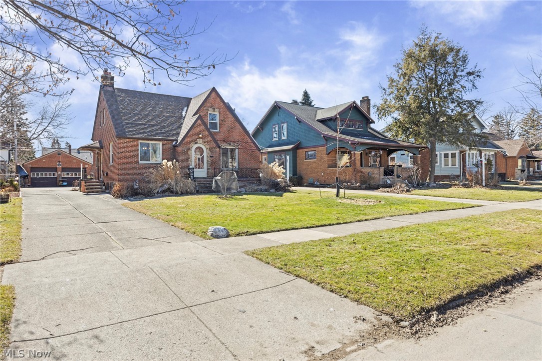 August Shermers Aufait - Residential