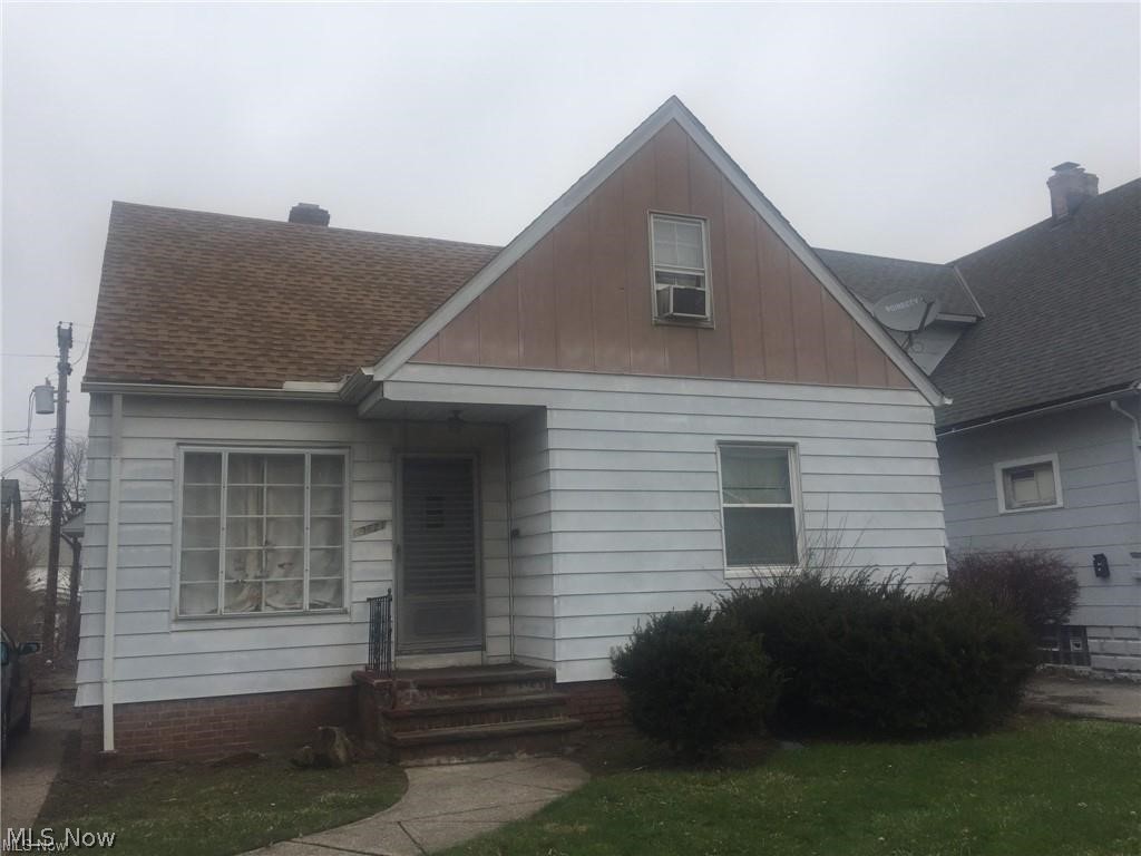 Very nice home with lots of potential in Grafield Heights, near schools, shopping and public  transportation. Priced to sell. Buyer to assume all city violations.