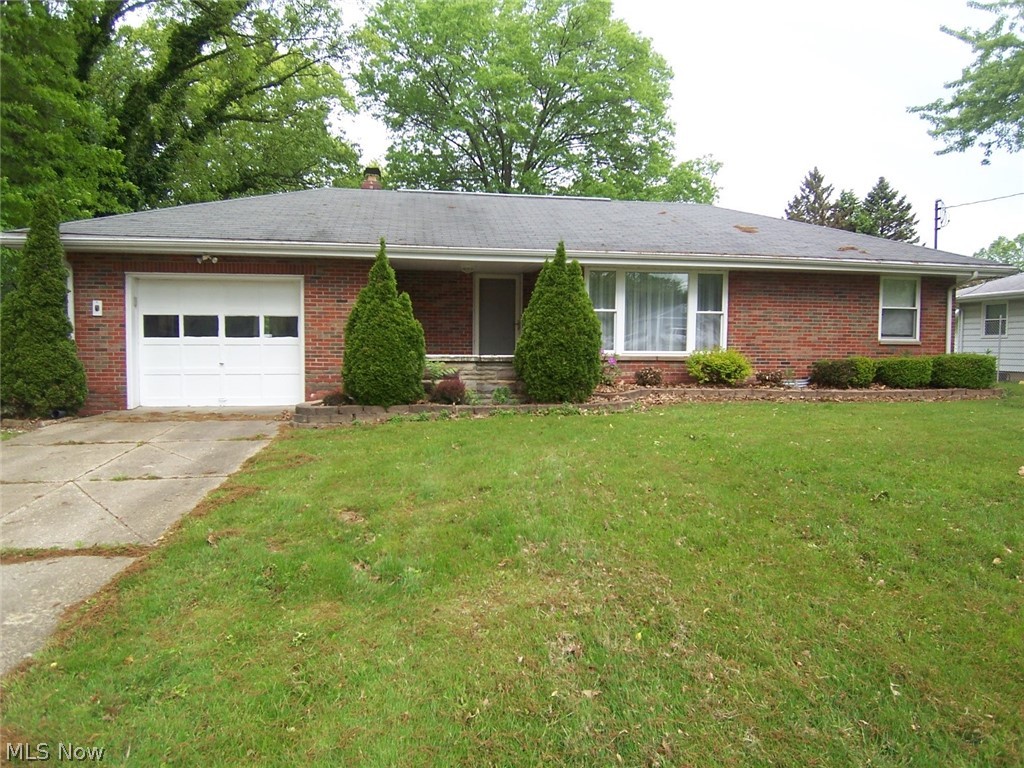 Low maintenance Ranch in New Franklin.  This home features 2 bedrooms, 1 bathroom, and a .75 acre lot with a fenced in backyard. It has a newer furnace and was recently painted. Located off of 93 near Turkeyfoot Lake. Call today for your own showing!