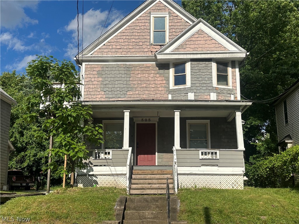 Attention investors! Welcome to 505 Rentschler Street, a duplex offering an excellent opportunity to expand your real estate portfolio. Featuring two residential units, a functional layout, and strong potential, this property is ready for its next owner. Don't miss the chance to add this multi-family property to your holdings. Schedule your showing today!