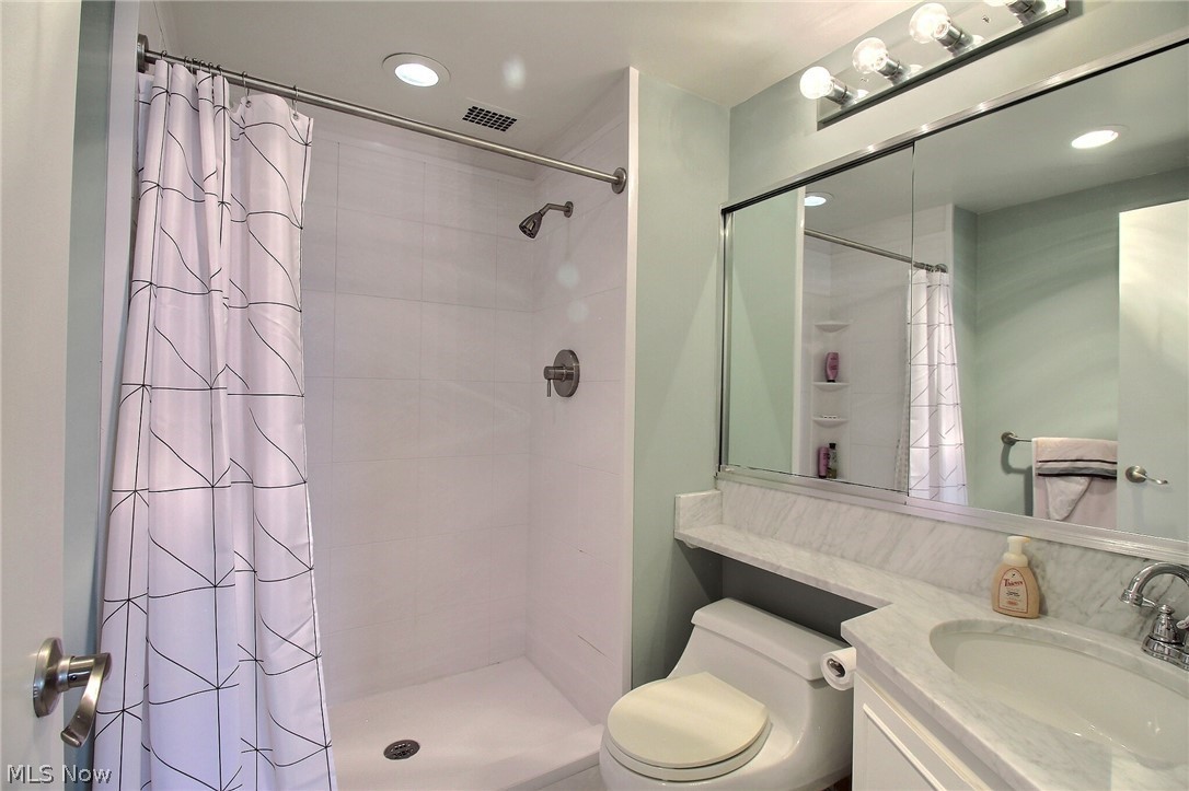 One Bratenahl Place Condo - Residential