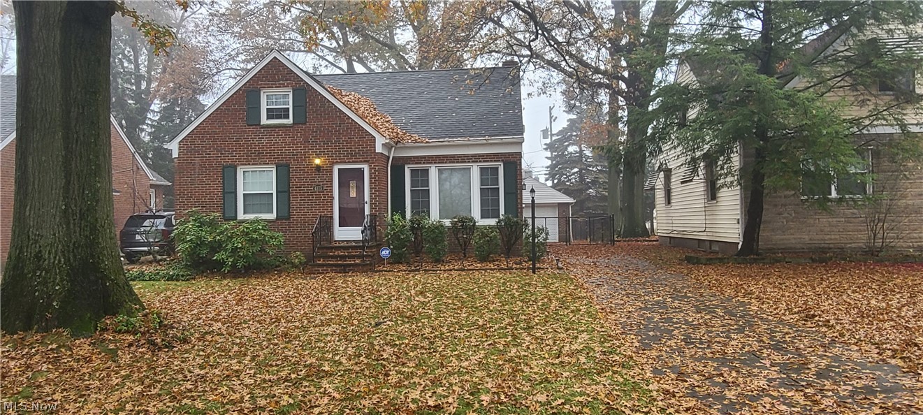 Well maintained brick bungalow with great curb appeal. Lots of updates to have more of an open concept kitchen and dining. Upstairs bedroom has its own bathroom with the 2 other bathrooms on the main floor. Finished lower level for recreation or family time along with laundry and workshop. Back yard is fully fenced in and a great new deck!