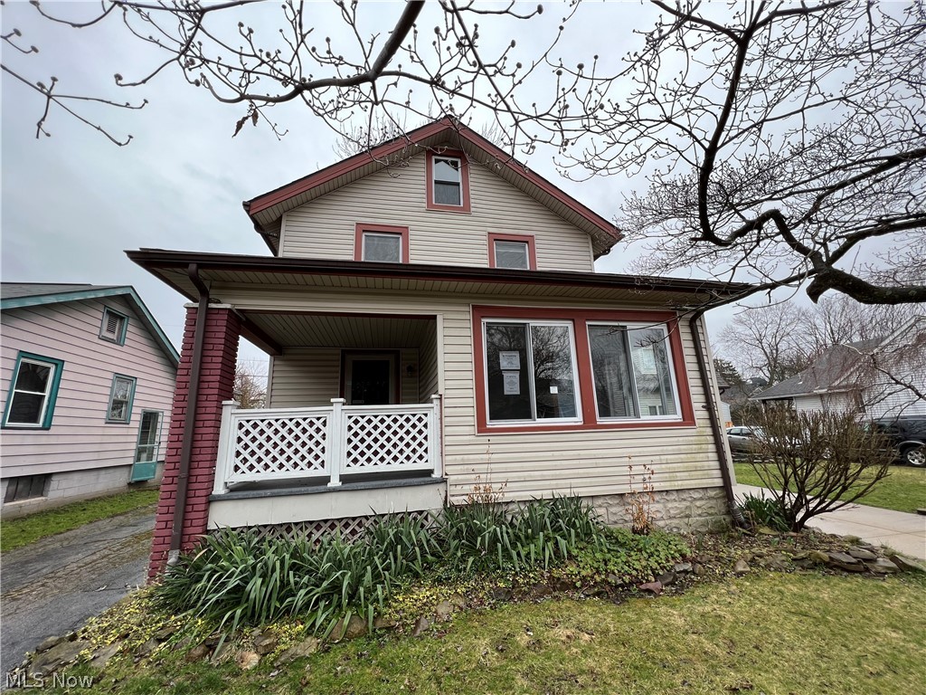 Charming home has original woodwork, eat-in kitchen, dining room, living room, sun-room, 3 bedrooms, full bath, walk up attic, full basement,
fenced back yard with wooden patio and a 1 car detached garage!!