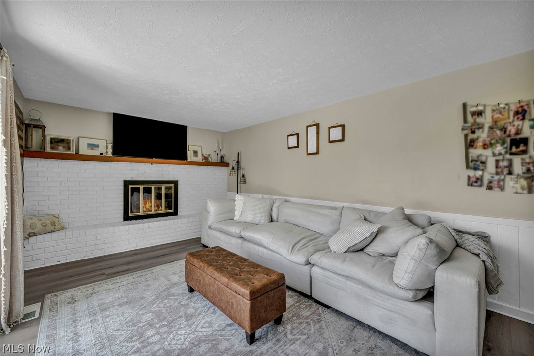 Creekside Vill - Residential