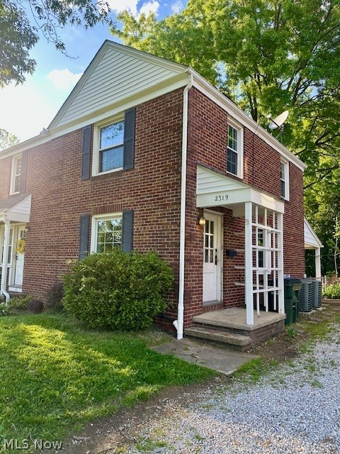 Charming 2 bedroom 1 bath townhome for rent in the Falls! Conveniently located, this apartment offers a remodeled kitchen, sunny living room with built ins, a dining room, and 2 spacious bedrooms with generous closet space. Full unfinished basement with washer and dryer.  Shared back porch and back yard. Thank you for your inquiry!

Rental Qualification Checklist:
-$50 application fee per adult occupant.
-Credit score: 600+ 
-No recent bankruptcy.
-No eviction history & no criminal history (involving sex, drugs or violence)
-Stable employment (must provide current pay stubs)
-Monthly gross income must be at least 2.5 X Monthly Rent
-First months rent, security deposit, renters insurance, and transferred utilities required prior to move in.
