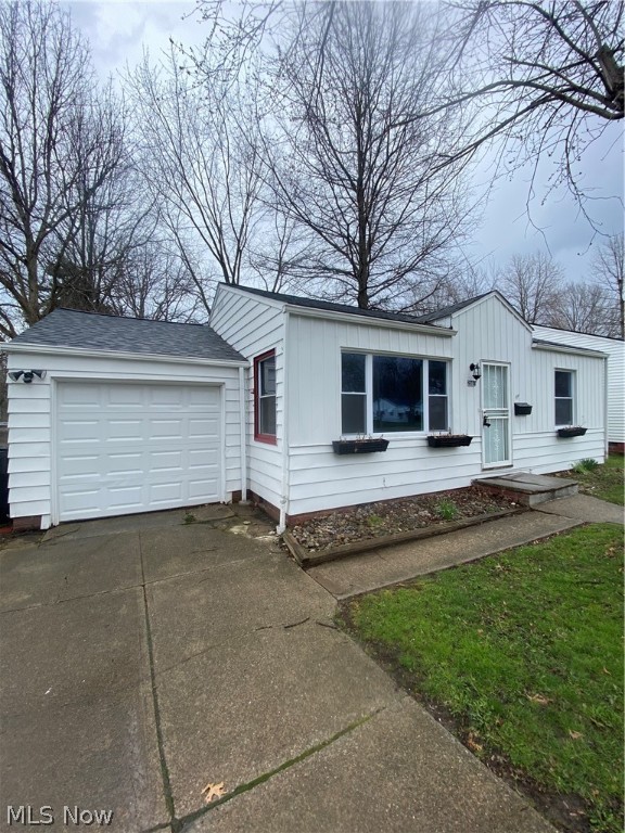 Come see this spacious 2 bedroom single family home! Freshly painted and ready for immediate occupancy! Refrigerator, stove and microwave included. Attached garage and huge backyard for entertaining. Tenants are responsible for all utilities. Call listing agent to schedule appointment. 
Rental requirements:Credit score of 600+. Below 600 is considered conditional.Less than 3 items in collections, excluding student loan and medical. More than 3 is considered conditional. Monthly income of 2.5 times the amount of the monthly rent.Thorough and Complete Criminal and Eviction Check.$50 Non Refundable App Fee for all Adults who will be occupying the property.Applications can only be completed online.Typical Security Deposit equivalent to one months rent, pending results of background checks.