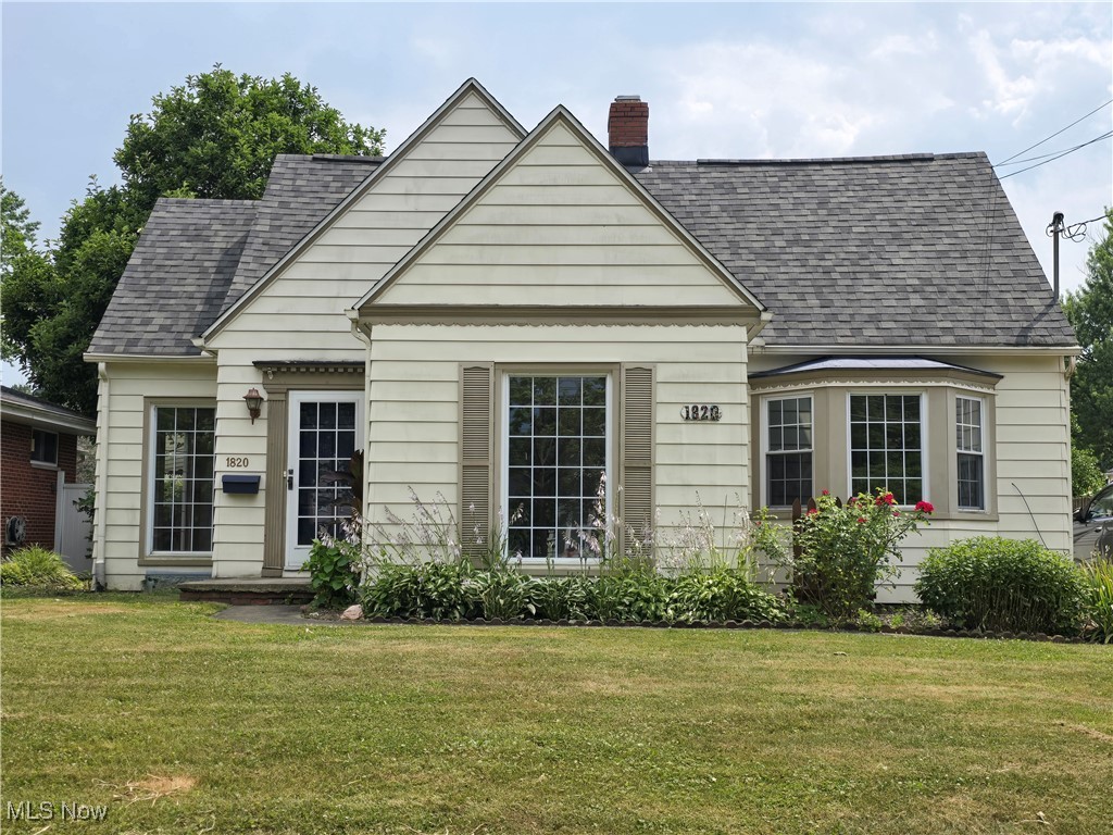 Welcome to this charming Cape Cod located in a beautiful neighborhood. This meticulously maintained home offers a refined layout with generously sized rooms. Natural light reflects beautifully off the refinished original hardwood floors.  The kitchen has newer cabinets and appliances. Boosted with beautiful bay windows, and allows enough space for an eat-in kitchen. Also has a separate dining room with a ceiling-to-floor window. Large and spacious living room with fireplace and floor-to-ceiling windows. Gleaming original hardwood floors throughout 1st floor. The bedroom on the second floor is large and open, with an extra-large walk-in closet.
Minutes from downtown, that's bursting with local dining, shops, and entertainment.