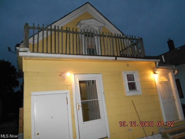 Price to Sell ,Please we need time for Showings , Only Serious Buyers, Investors welcome, Leases Expire in march 2022.
Lots of room with a full Basement.