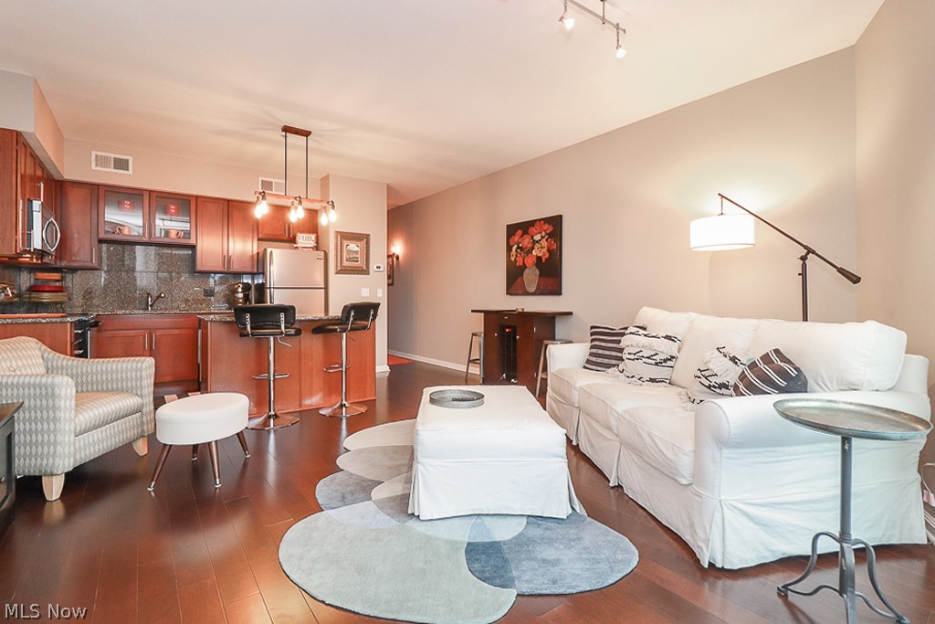 Stonebridge Plaza - Residential