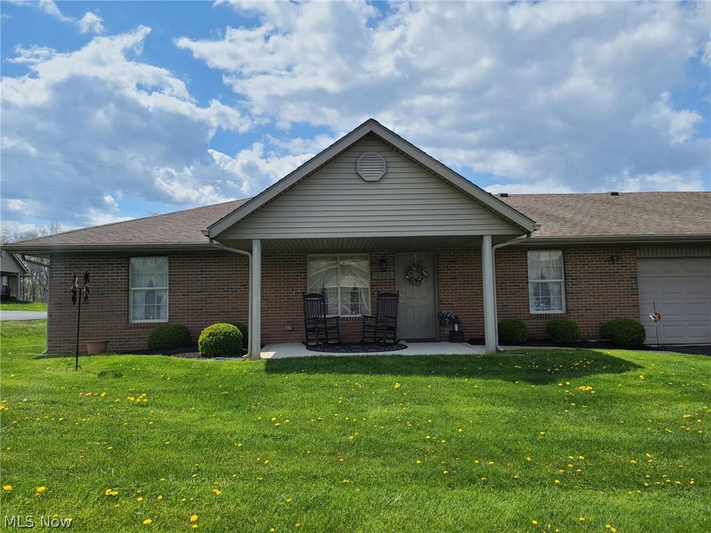 Well kept condo on south end of Zanesville. Two bedrooms with each having private bathrooms. Large living room. Walk in closets. Nice front porch with adequate sitting space. Nice sized garage with two parking spots. Garage has water outlet for washing cars.