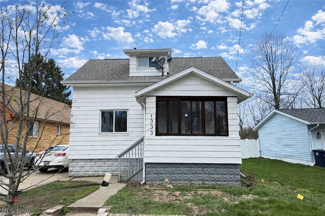 This 2 bedroom, 1 bath, 699 sq ft home with a one car garage is the perfect opportunity for a first time homebuyer or an investor looking for a solid rental property. The home does need some work, but the layout, manageable size, and convenient garage make it a great canvas for updates.  Kitchen has been updated  With a little vision, a good cleaning and paint, this property will shine. Whether you are looking for a home to build equity or expand your rental portfolio, this home offers excellent potential at an affordable price. Tenant occupied - tenant is moving.