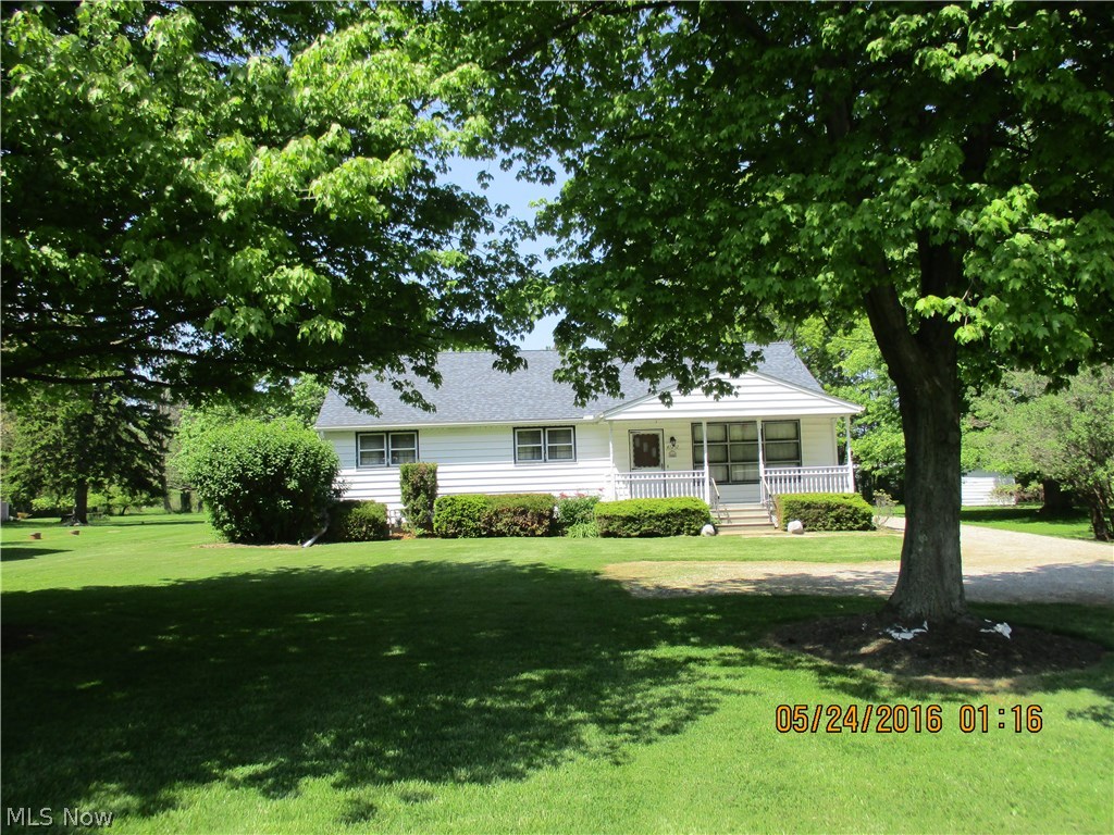 Pack your bags and move right into this freshly painted and well maintained residence that sits on a large lot. So let the kids roam.