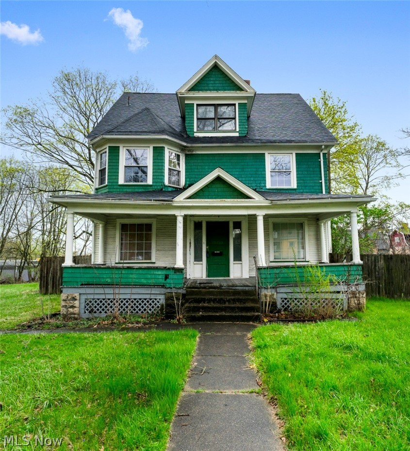 Endless possibilities in this 3-floor house, 5/6 bedrooms, 3 full bathrooms, potential for a kitchen on each floor.