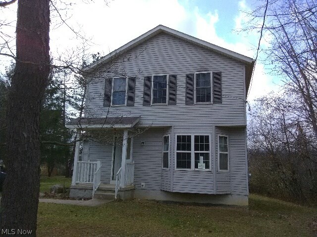 This is a court ordered auction. Saturday December 17th at 5:00pm. Registration 1 hour prior to auction. This home has a tax Value of $70,940 (Ashland County Auditor). With a starting bid of only $19,222 don't let this one pass you by. Legal: This is a court ordered real estate auction, Ashland County Case # 15CFR011. United States of America acting through The Rural development, United States Department of Agriculture (USDA) v. James A. Hartley, et al. Terms: This is a Foreclosure Auction ordered by the Ashland County Common Pleas Court. The foreclosure process clears all liens and encumbrances that come up during the title search including back taxes, on the subject property. The property sells with a minimum opening bid of $19,222 which is 2/3 of the appraised value. A 10% buyer's premium will be added to the high bid to obtain the final contract selling price. The high bidder will immediately write a check for 10% of the sale price or $2,000, which ever is greater, as a non-refunda