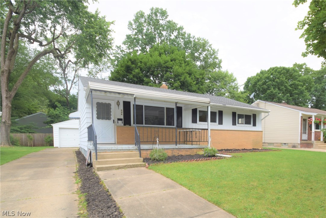 Welcome to 946 Kickapoo Avenue in Akron! Numerous updates have been made to this 3-bedroom, 1.5-bathroom home. The
spacious, eat-in kitchen has new beautiful vinyl flooring, new stainless steel appliances, gorgeous wood counter tops, a shiplap
wall, and white cabinets. The living room has new carpet and fresh, neutral paint. All three bedrooms are a desirable size with
new carpet and paint throughout. Bathroom has a new toilet and sink. Large basement is partially finished and offers lots of
space for recreation or for extra storage. Lovely covered front porch offers a perfect spot to sit and relax outside. New AC unit
installed in 2019. Don’t miss out on this home!