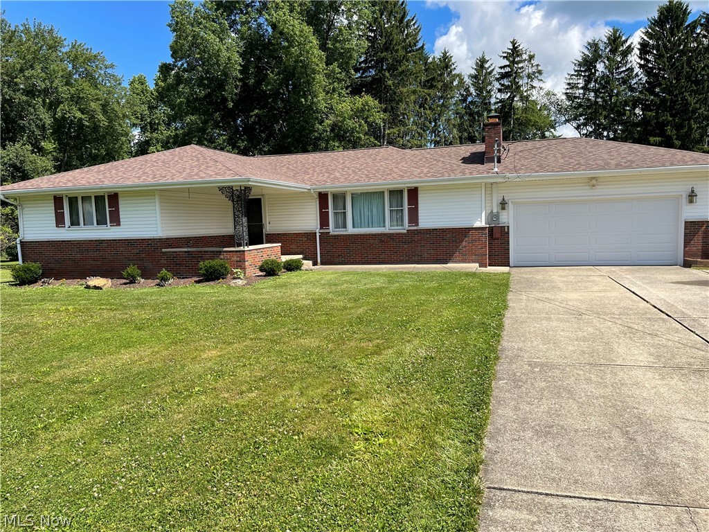 over 1/2 acre lot,updated 3 bedroom ranch in move in condition. 2 baths,24x24 attached garage,large rear shed with electric and attached pavilion.great room with fireplace,rec room with bar in basement.ROOF,FURNACE,A/C UNIT,HOT WATER HEATER,SUB PUMP WITH BATTERY BACKUP,ALL CARPETS,STOVE,REFRIGERATOR,MICROWAVE,200 AMP SERVICE,GARAGE DOOR,ALL INTERIOR PAINTED UNDER 4YEARS OLD.private dead end street location.
PLEASE WEAR PROTECTIVE SHOE COVERING PROVIDED BY SELLER UPON ENTERING HOME.