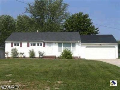 Charming 3 bedroom 1 bath Ranch home in Strongsville. 2 car attached garage, full basement and large deck. Close to everything! Don't miss out!