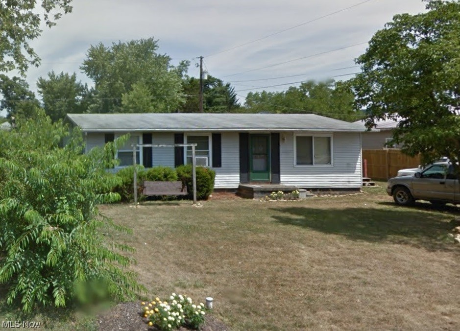 Solid 3 Bed home with vinyl siding and a full basement . It has a large  back yard  for privacy as well. Located close to the river for great scenary