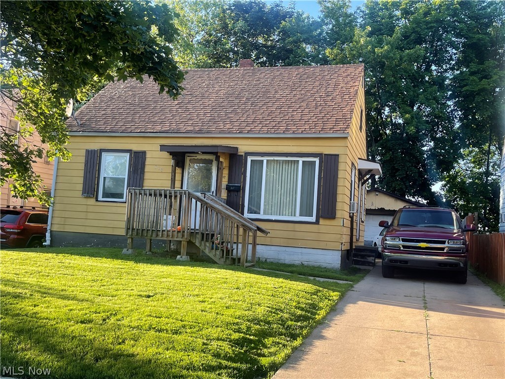 SELLING AS A PACKAGE ONLY WITH 1354 ARNOLD AVE, AKRON, OH (MLS 5213287) AND 2330 16TH ST SW, AKRON,
OH (MLS 5213284)!!!! Come get your turn-key investment properties priced to sell to add to your existing portfolio or
start your venture into rentals! Properties are in easy-to-rent Akron neighborhoods. All are within a 10 minute or less
commute to major area hospitals, the University of Akron, and Stark State College Akron. Each home is currently
tenant occupied. 317 Stanton Ave features 3 bedrooms, 1 bathroom, a full basement, and a single car garage. 1354
Arnold Ave features 2 bedrooms, 1 bathroom, a full basement, and a single car garage. 2330 16th St SW features 2
bedrooms, 1 bathroom, a full basement, and backyard with shed. Properties can be viewed only after an accepted
pending purchase agreement is received. Please do not go on the properties and disturb the tenants. Make your offer
today!