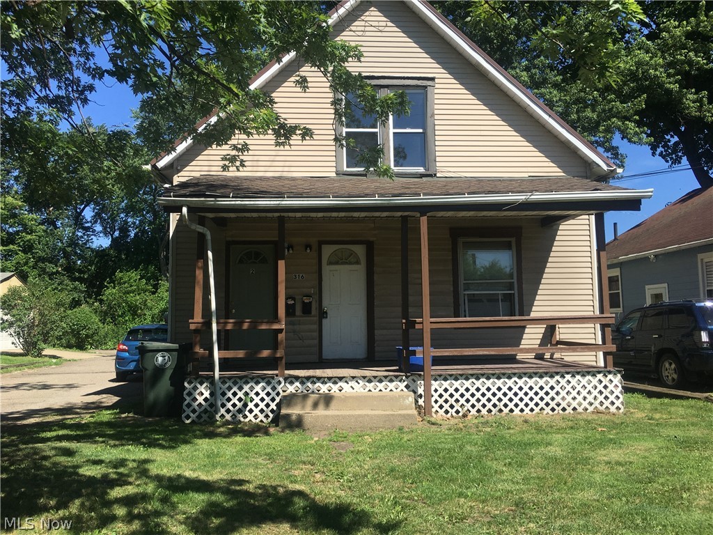 Upstairs Unit! Two bedroom! Freshly painted! Partial new flooring! Spacious apartment with two bedrooms, full bath, m