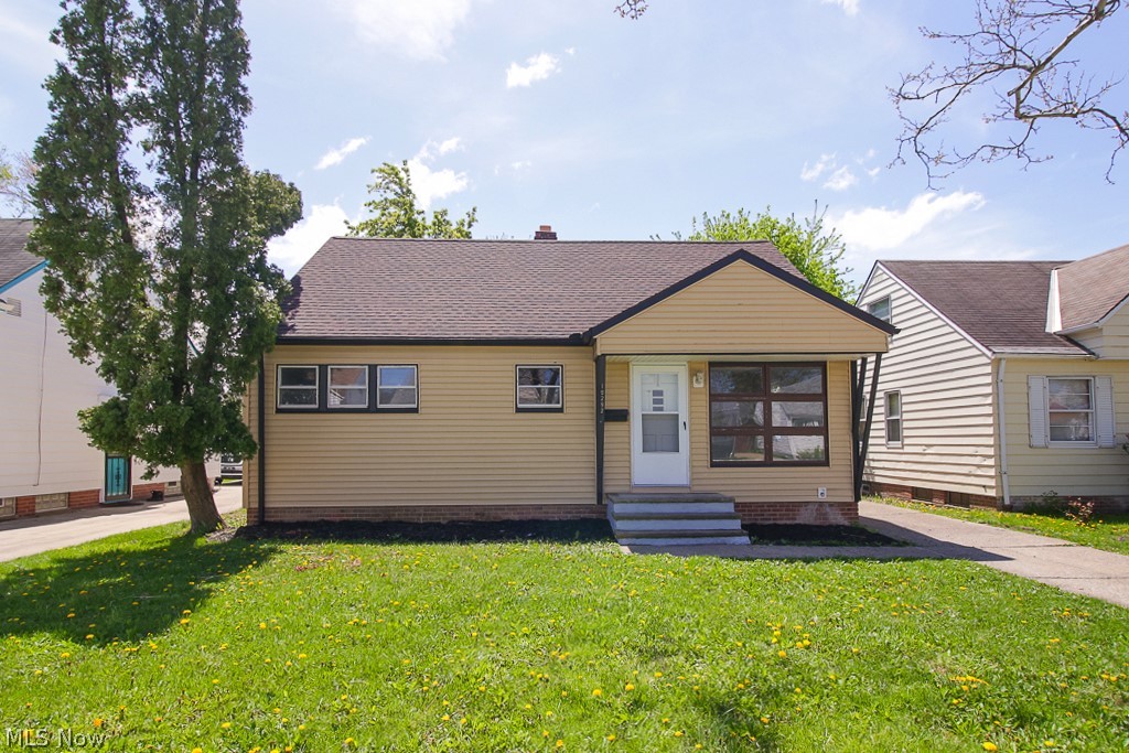 19292 Stafford, Maple Heights - 4 bed, 1 bath single family home //
 
$1250 rent/ $1250 deposit //
$49 app fee per adult //
NO SMOKING //
1 time $129 non-refundable set up fee paid at lease signing //

*MOVE-IN DATE 14-30 DAYS OUT TO ACCOMMODATE REQUIRED CITY COMPLIANCE WITH CITY OF MAPLE HTS. - MOVE-IN DATE TBD, NO EXCEPTIONS* //

$30/month required resident benefit package; can include personal property/liability insurance for an additional$5/month for $35/month total. //
 
All applicants are required to fill out a PetScreening app, found on our website directly on the app before being processed. Even if you have NO pets - this app must be filled out. One-time, non-refundable pet fee of $200-300 per animal applies to all pets & must be paid prior to or when you pay your first month rent. (No fee for qualified assistance animals). //
 
Our app is processed through secure site: Findigs, & they require ID & income verification. W/O this, your app will not be processed. They