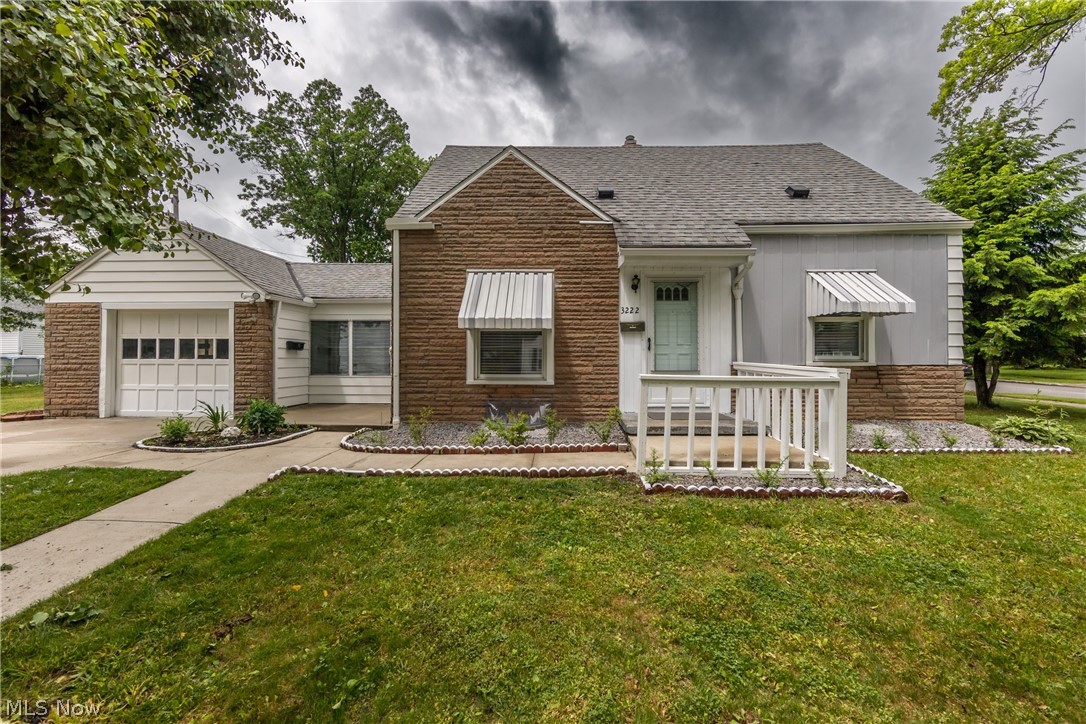 Wonderful Cape Cod in Cuyahoga Falls with 3 bedrooms on a desirable locations. Minutes away from Walmart ,Lowes , Planet Fitness,Resturants ,77 and all.Freshly painted through out the house. Basement is partially finished .Make appointment with your Favorite realtor today before it is gone.