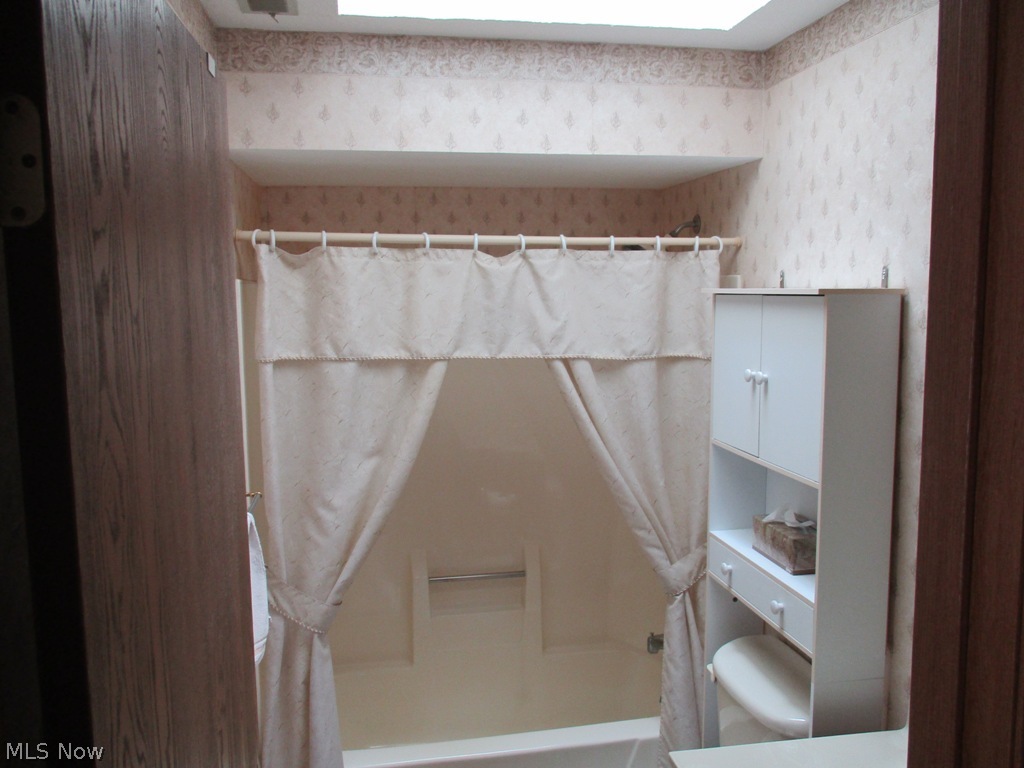 Ledgewater Falls Condo - Residential Lease