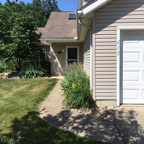 Spacious 3 bedroom, 2 full bath condo located on a cul-de-sac at the top of the hill.  The cathedral ceilings makes the first floor seem wide open.  The downstairs bath has a newer vanity and sink, toilet and flooring.  The well appointed kitchen features all appliances.  There is a keyless entry from the garage.
Two patios overlook a wooded private quiet area.  
Truly a must see!  SALE IS SUBJECT TO PROBATE APPROVAL!!!