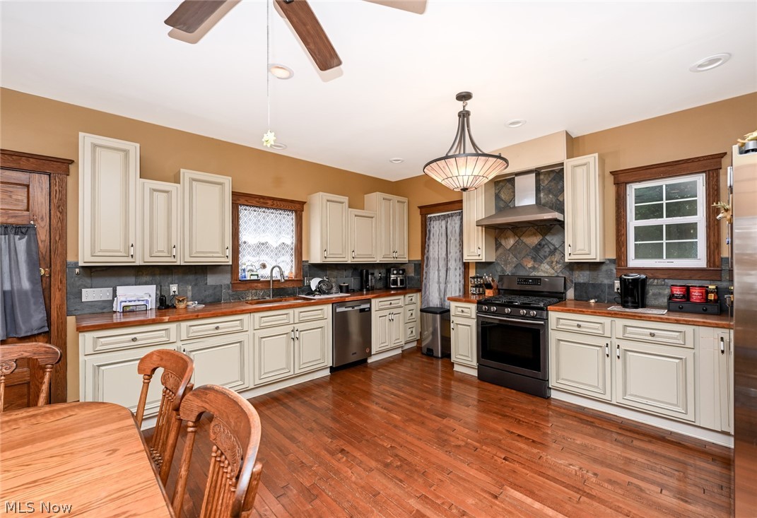 Earls - Residential