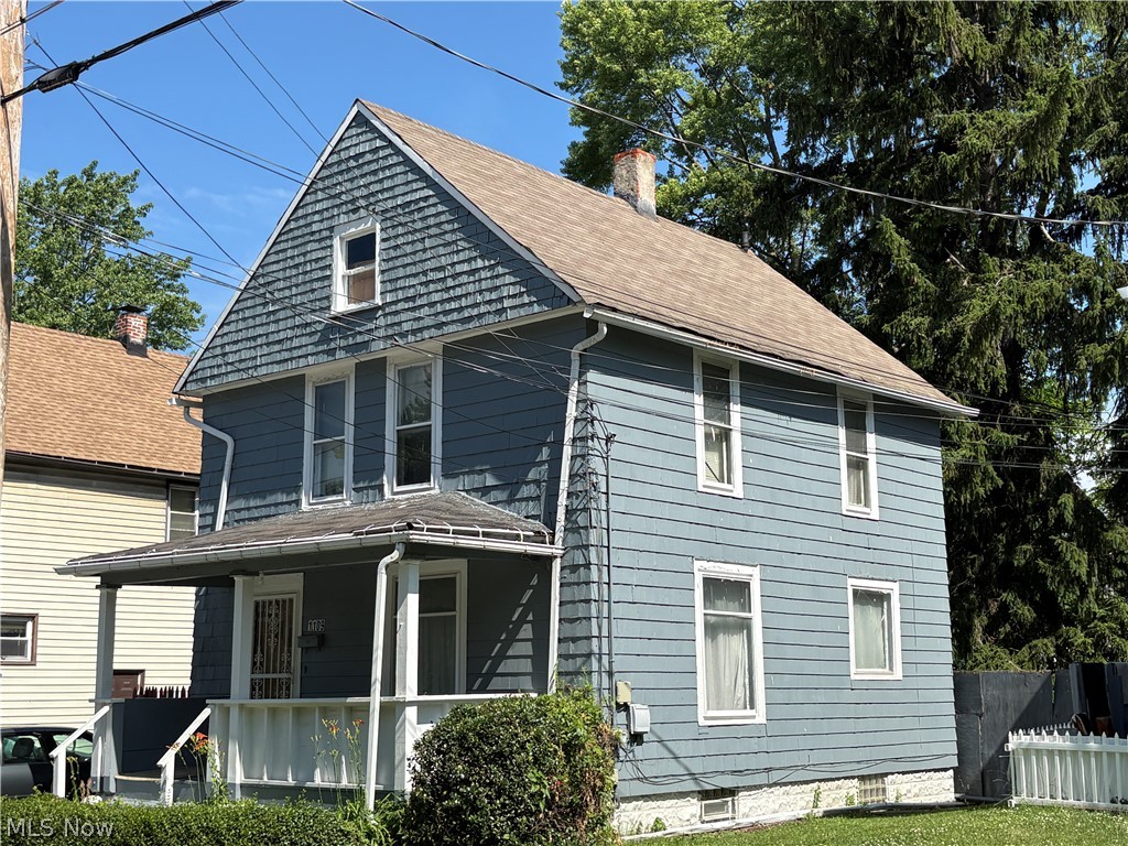 Attention investors and owner occupants looking to gain instant "sweat equity".  Here is a great opportunity to bring this home back to life!  Featuring 1228 sqft, this 3 bedroom one bath home offers a first floor laundry room, a formal dining room, a smooth floor plan and so much potential.  Come and take a look for yourself.  Make an appointment today.!