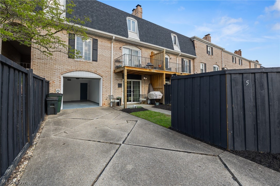 Four Seasons Twnhs - Residential