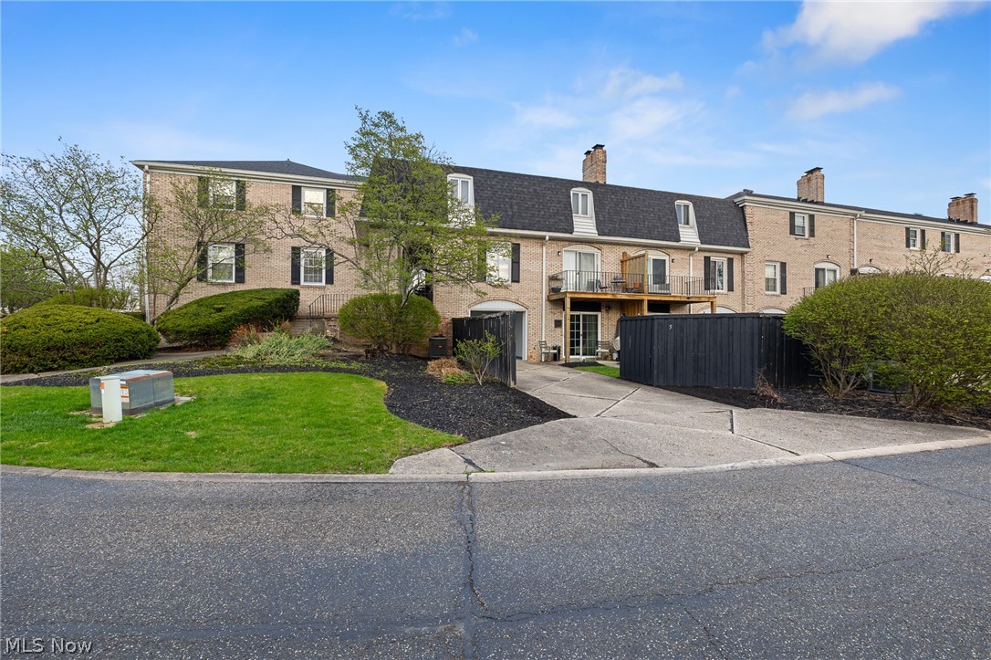 Four Seasons Twnhs - Residential