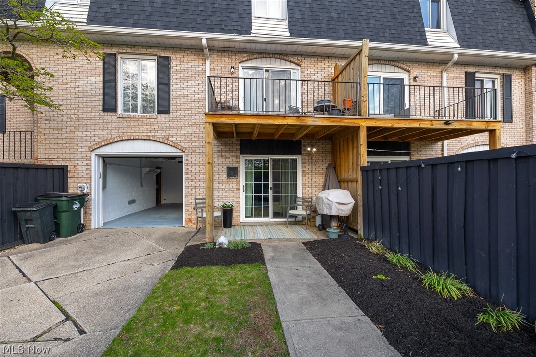 Four Seasons Twnhs - Residential