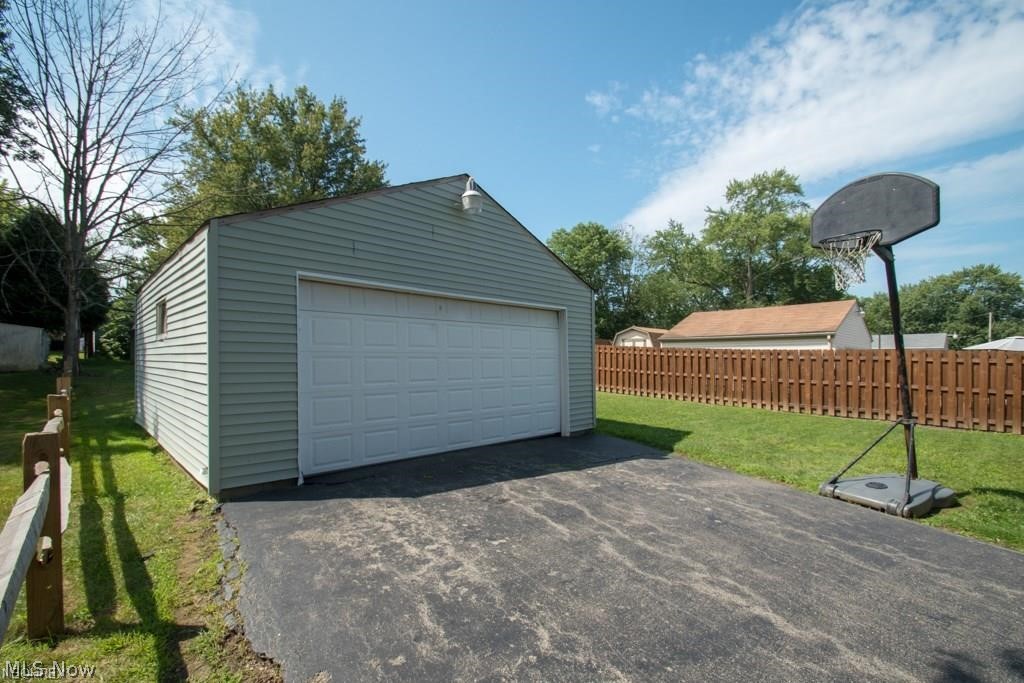 61600 Brownlee Woods - Residential