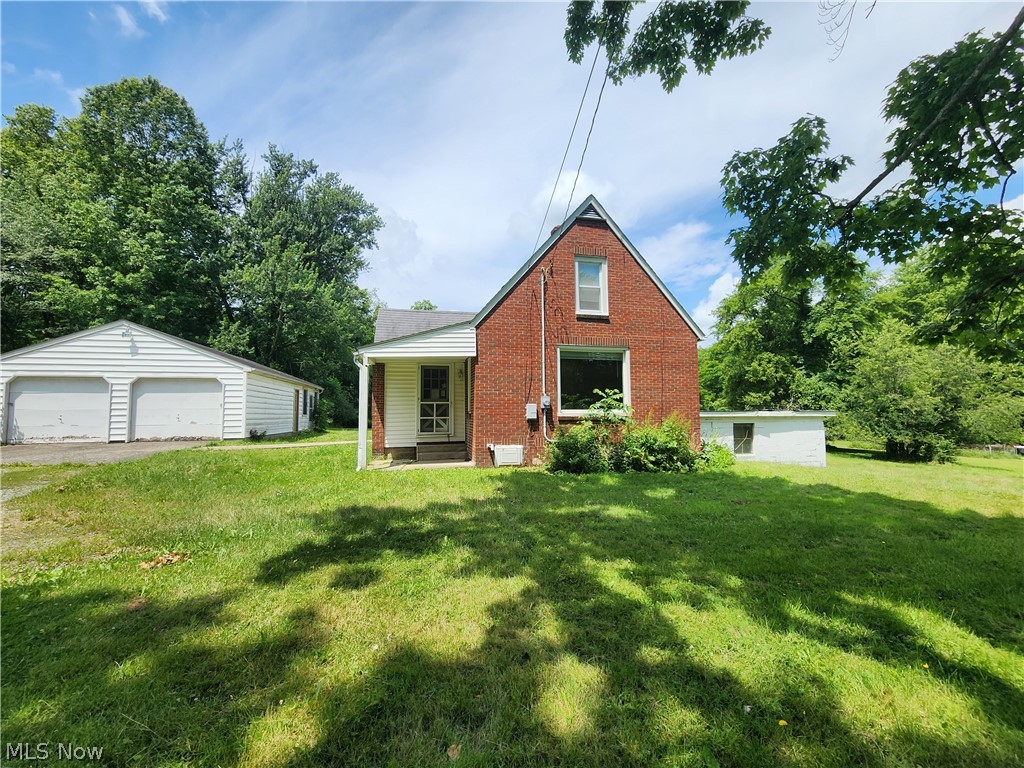 Cape cod homesituated on 5 acres with 2 bedrooms and 1 full bath. Property sold as is. No guarantees. No warranties. Must be pre-approved or show proof of funds. All initial offers must be submitted via website provided by the BUYER AGENT ONLY. Please be advised that any offers on this property require a minimum Earnest Money Deposit