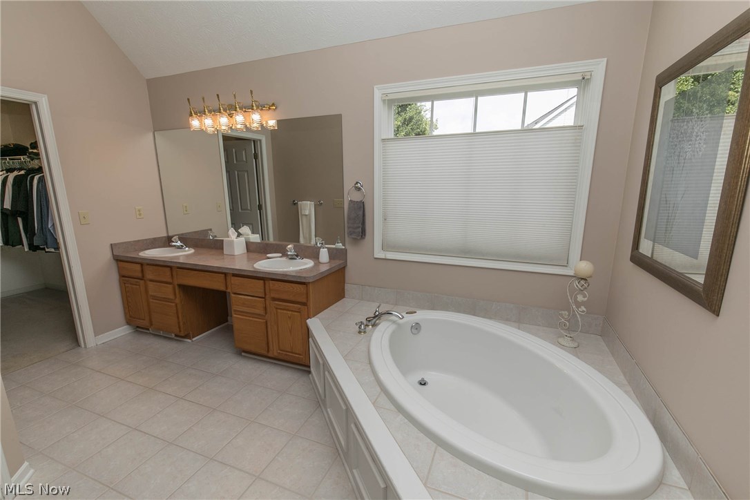 Macintosh Farms - Residential