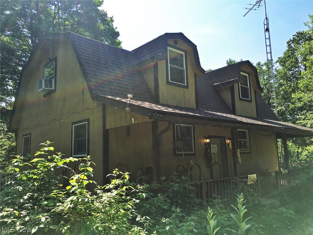 172+/- wooded acres, home, cabin and pole building. 106 acres minerals leased, Gas and Oil royalties and income to transfer!