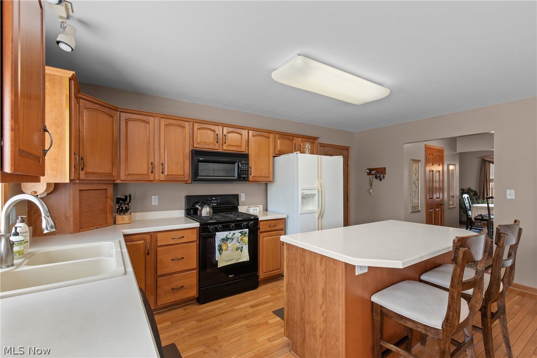 Country Lake Estate - Residential