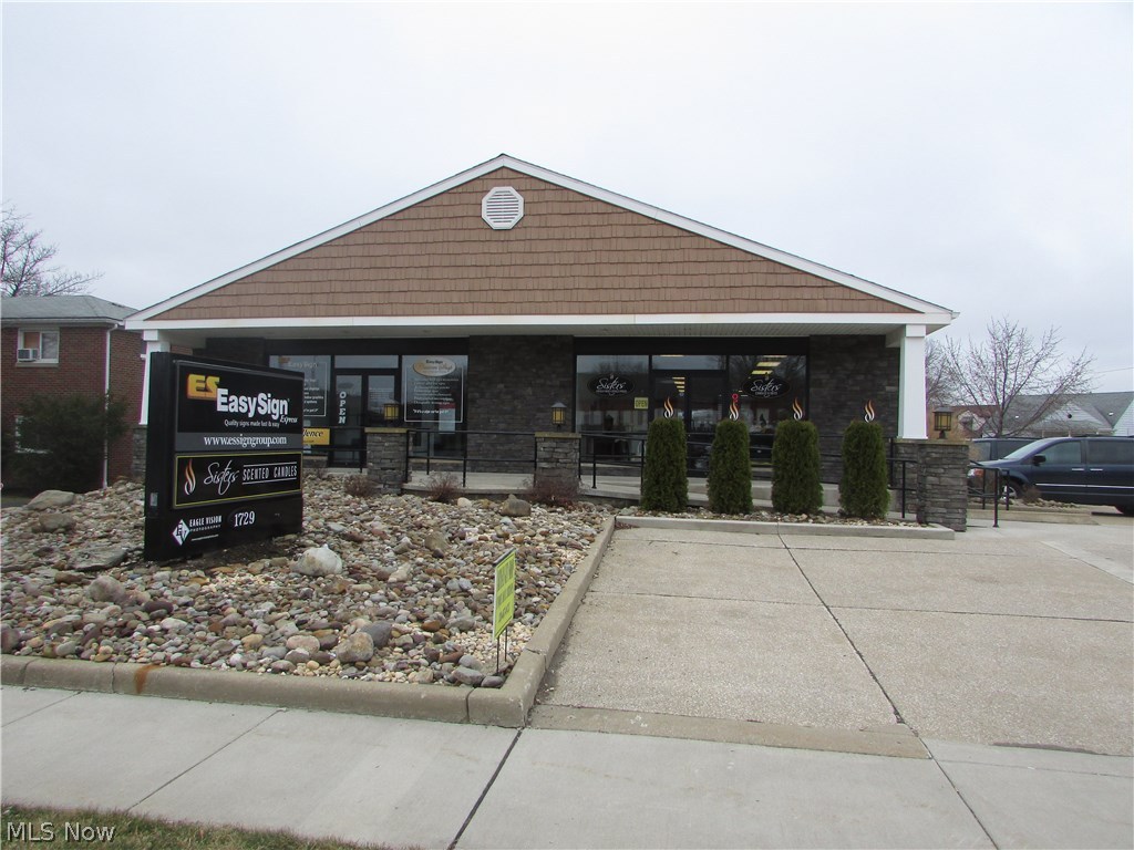 2000+ square feet of prime location in Cuyahoga Falls.  Very near the new Portage Crossings.  Roughly 1600 square feet is built out and ready.  ample parking.  High traffic area.