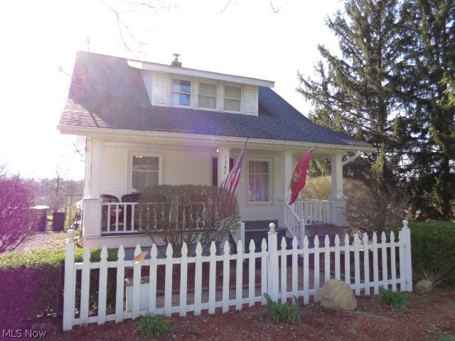 So many updates here! Kitchen, bathrooms, first floor laundry and so much more! There is a fenced area perfect for pets. Large bedrooms and kitchen. Formal dining room is a great place to have family dinners. The large kitchen features lots of cabinets and counter space! The baseement is a walk out with finished space. Land backs up to a spacious field and also features open space to one side. Call today so you can enjoy the green space this summer!
House will have a new septic system installed.