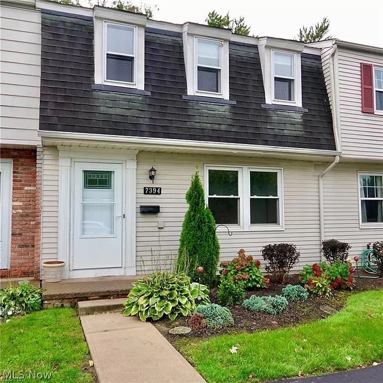 Move into this 2 bedroom, 1.5 bath condo. Eat-in kitchen, basement, 1 car garage. Why rent? You can own! A must see, show and sell!