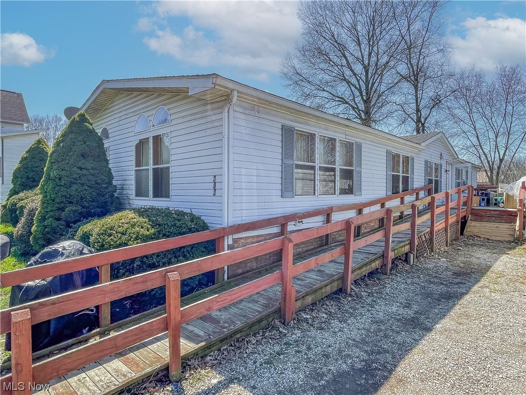 Great investment opportunity! 3 bed, 2.5 bath and 1876 sq ft! Kitchen appliances convey. Already tenant occupied. Schedule your private viewing today!