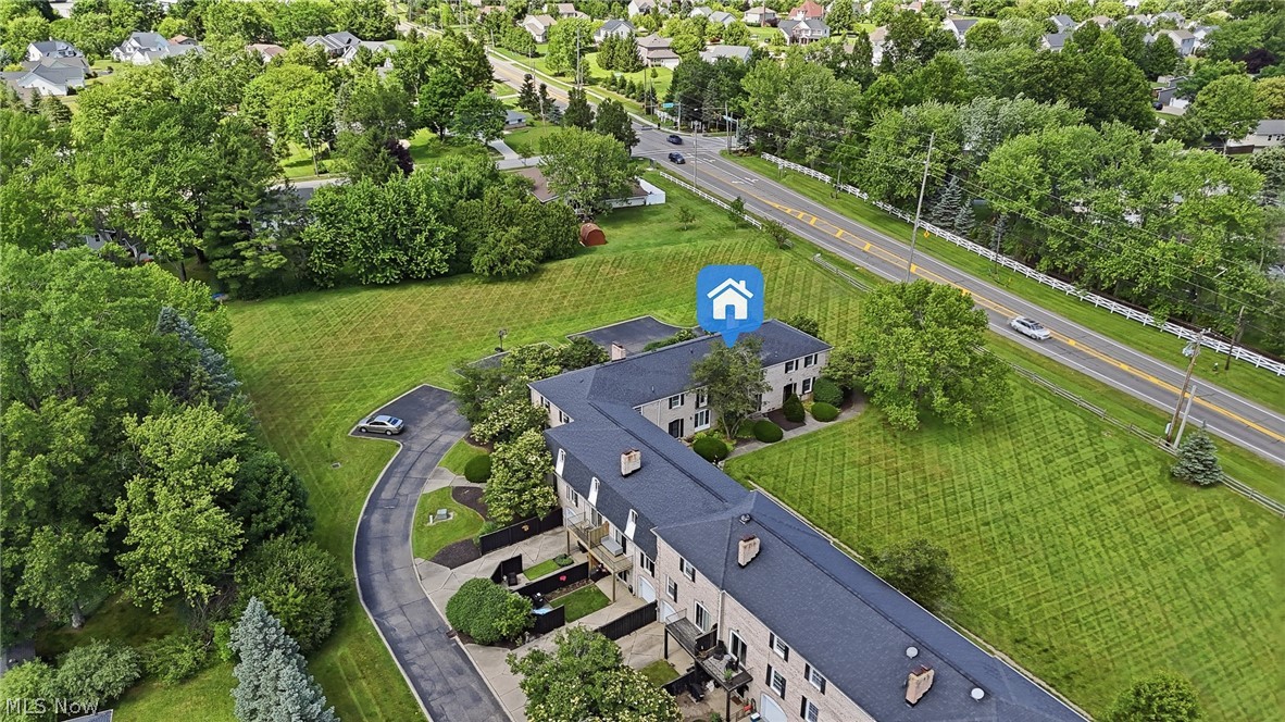 Four Seasons Townhouses - Residential