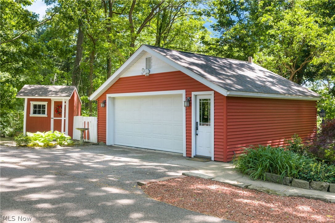 Comet Lake - Residential