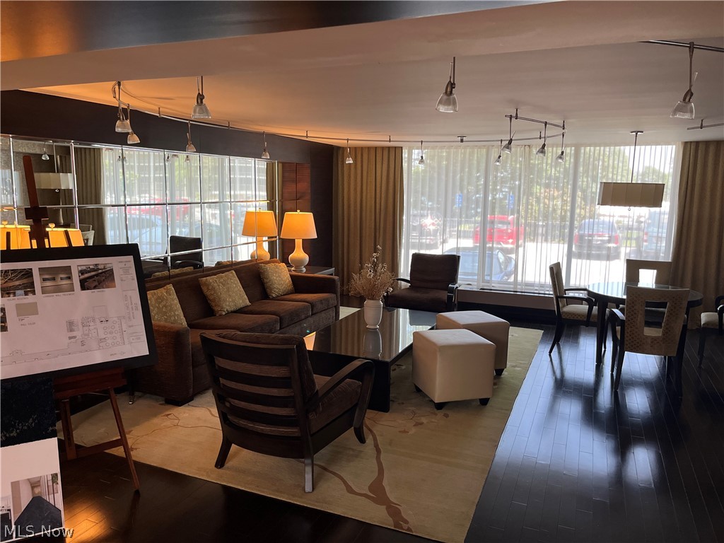 Carlyle Condo - Residential