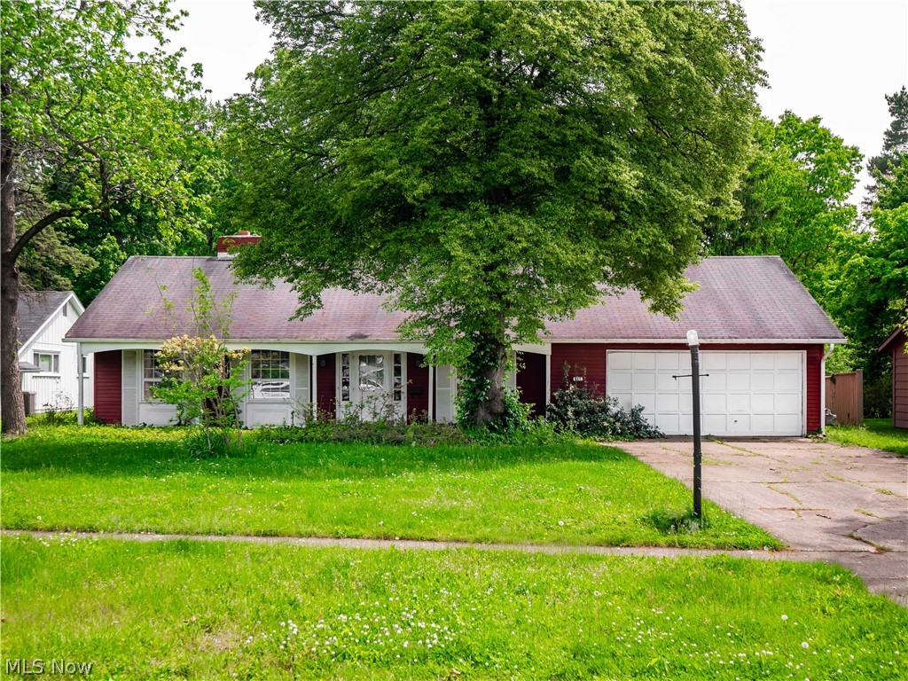 Adorable only one owner home.  Grandma and grandpa's home will bring you straight back to the 60's.  Beautiful custom brick foyer  floor. Formal dining, living and family room.  Family room with fireplace and grill.  Backs to Bob Schmidts creek.  Make your life time memories in this sweet cozy 1,788 square foot home.  Home needs work.