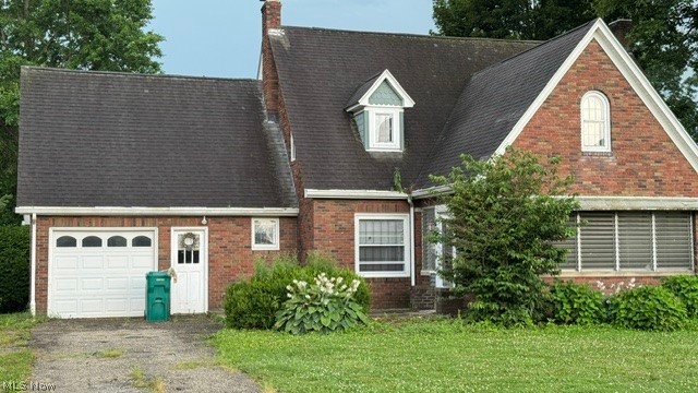 N. Jackson-Vinyl-Brick cape code consist of  an eat-in Kitchen,very large Living rm with FP, Dining rm, 4-5 bedrooms, 1.1 baths, full basement with FP, enclosed front porch and rear deck to watch the wildlife in the yard. Large shed in rear of property. All city Utilities, H W steam heat and Electric, a lot of natural woodwork and some wood floors, plenty of closets, new Sump Pump. Ready to move in! Call your Buyer's agent to set up an appointment to view this home. It will not last long on the market! Price to sell.