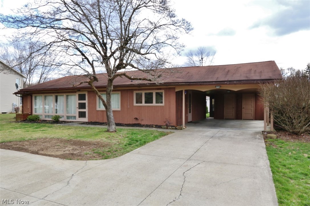 Ranch style home with a great view of Melody Lake. This 3 bedroom, 1 1/2 bath home offers spacious rooms throughout with an enclosed detached back porch and a carport. Just minutes away from Maple Avenue and the Colony Square Mall. Call us for a personal tour!
Security deposit and first months rent is due prior to move in.
All applicants subject to credit and background check with a $25 application fee for all applicants over the age of 18.
Available September 1st.