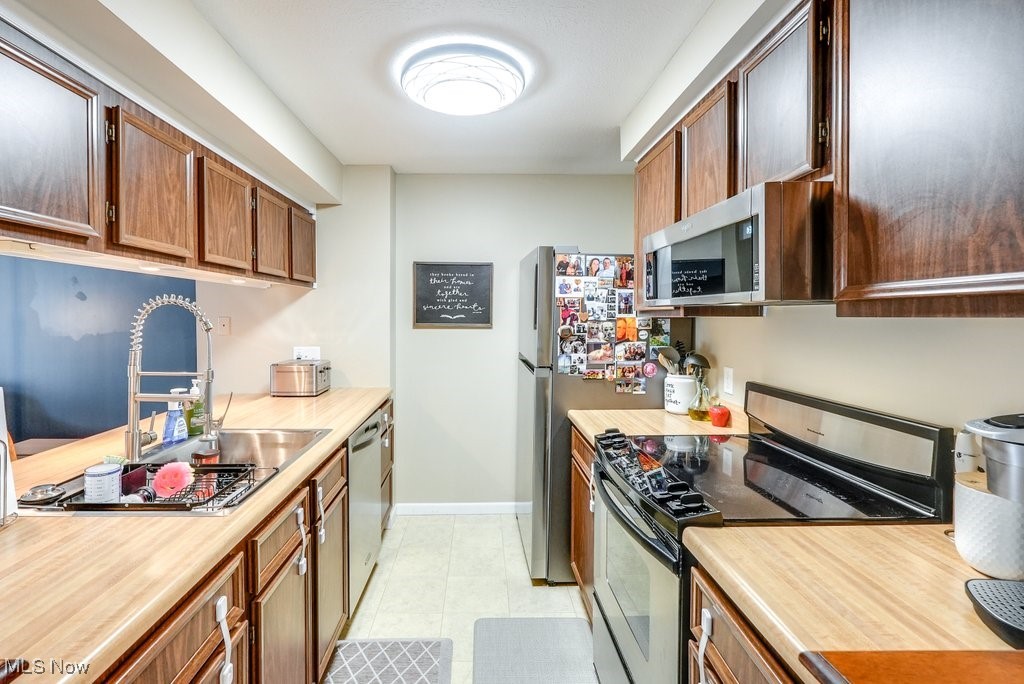 Woodland Lake Condo - Residential