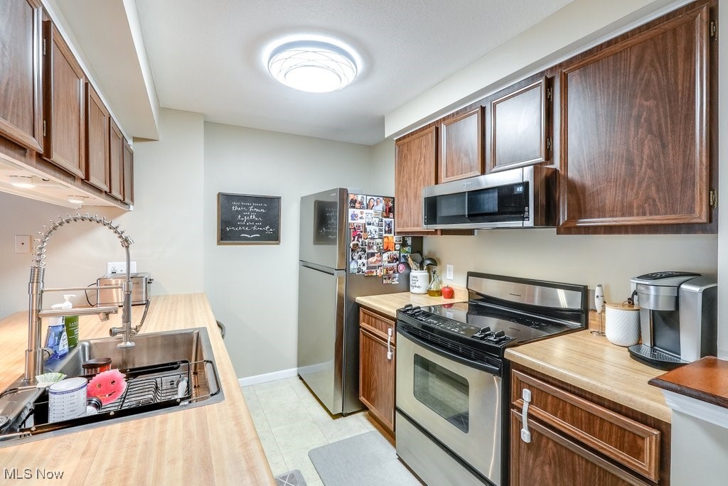 Woodland Lake Condo - Residential